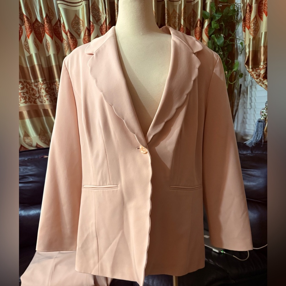 Levine Classics Scallop Edge 8W Blazer and Pant Set Pink